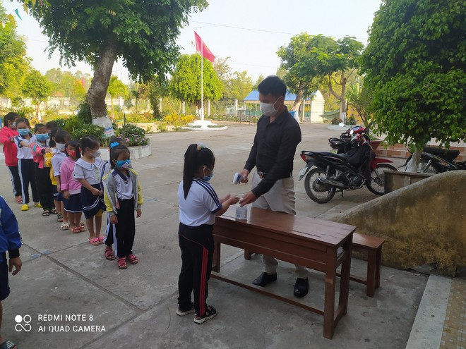 Đồng bằng sông Cửu Long: Siết chặt phòng dịch ngày đầu tiên trở lại trường - Ảnh 6.