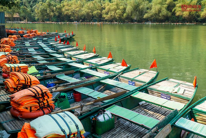 Danh thắng Tràng An vắng lặng chưa từng thấy dịp đầu năm - Ảnh 8.