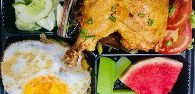 Trưa ăn gì chốt nhanh: 5 quán cơm đùi gà chuyên ship ngon bá cháy ở Hà Nội, chỉ từ 25k là no bụng tới chiều - Ảnh 5. Trưa ăn gì chốt nhanh: 5 quán cơm đùi gà chuyên ship ngon bá cháy ở Hà Nội, chỉ từ 25k là no bụng tới chiều - Ảnh 5.
