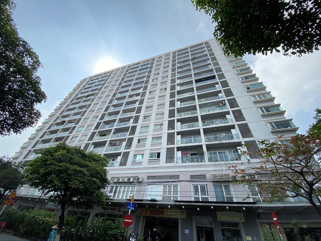 TP.HCM: Điểm phong toả cuối cùng thuộc chuỗi lây nhiễm tại sân bay Tân Sơn Nhất chính thức được gỡ bỏ - Ảnh 3. TP.HCM: Điểm phong toả cuối cùng thuộc chuỗi lây nhiễm tại sân bay Tân Sơn Nhất chính thức được gỡ bỏ - Ảnh 3.