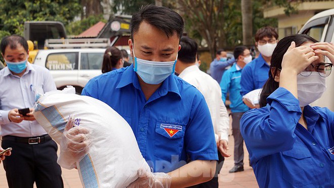 TP. Hải Phòng tiếp tế gần 8 tấn gạo, thịt cho người dân khu phong tỏa - Ảnh 3.