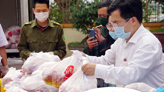 TP. Hải Phòng tiếp tế gần 8 tấn gạo, thịt cho người dân khu phong tỏa - Ảnh 5.