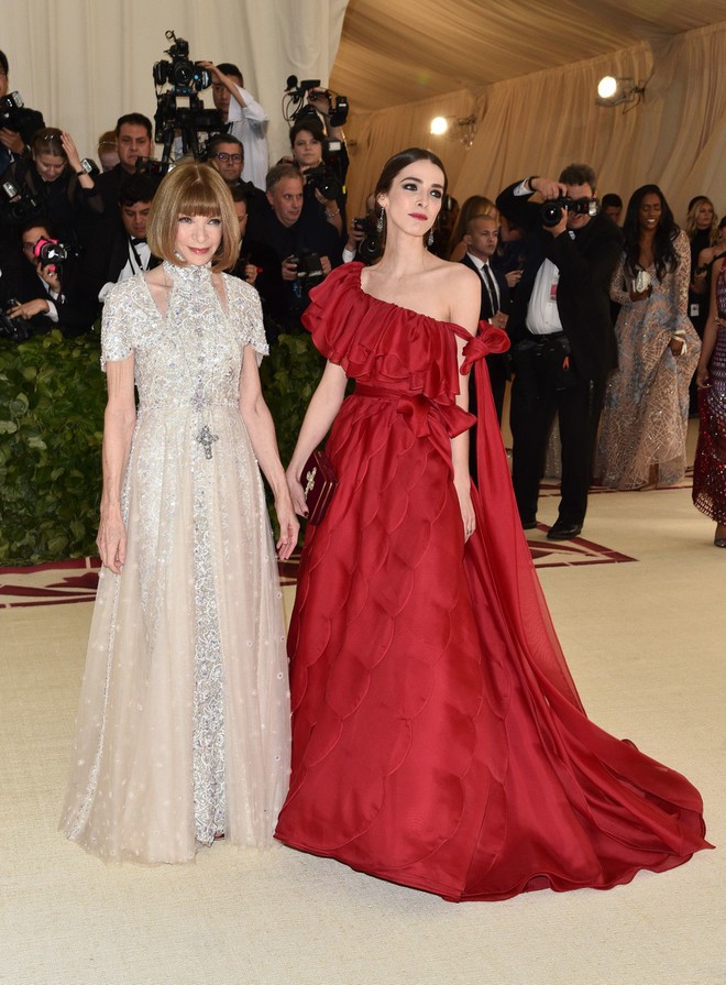 Góc khuất đại tiệc hào nhoáng nhất thế giới Met Gala: Cấm cửa vì thù riêng, chồng tiền để có vé và thủ đoạn kiếm trăm tỷ - Ảnh 16.