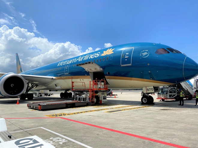 Vietnam Airlines nhận vận chuyển vaccine COVID-19 về nước - Ảnh 1.