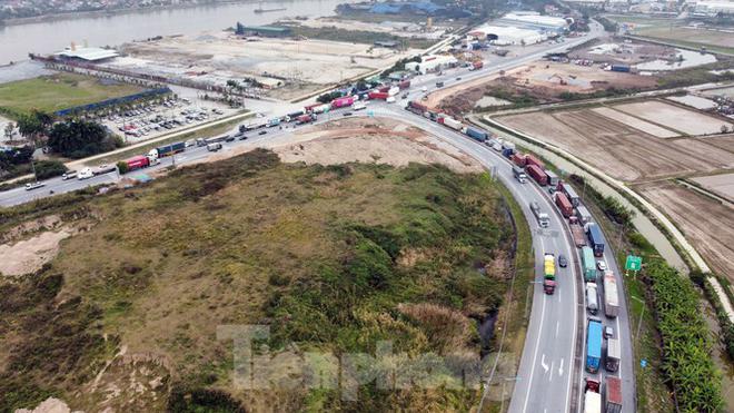 Xe tải, container nối đu&ocirc;i h&agrave;ng km tr&ecirc;n cao tốc H&agrave; Nội - Hải Ph&ograve;ng chờ khai b&aacute;o y tế - Ảnh 9.