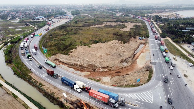Xe tải, container nối đu&ocirc;i h&agrave;ng km tr&ecirc;n cao tốc H&agrave; Nội - Hải Ph&ograve;ng chờ khai b&aacute;o y tế - Ảnh 10.