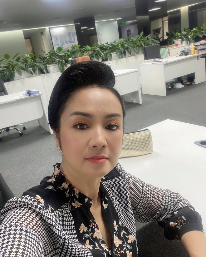 Bà Bạch Cúc (Hướng Dương Ngược Nắng) trên phim uy lực - ngoài đời hack tuổi đỉnh cao