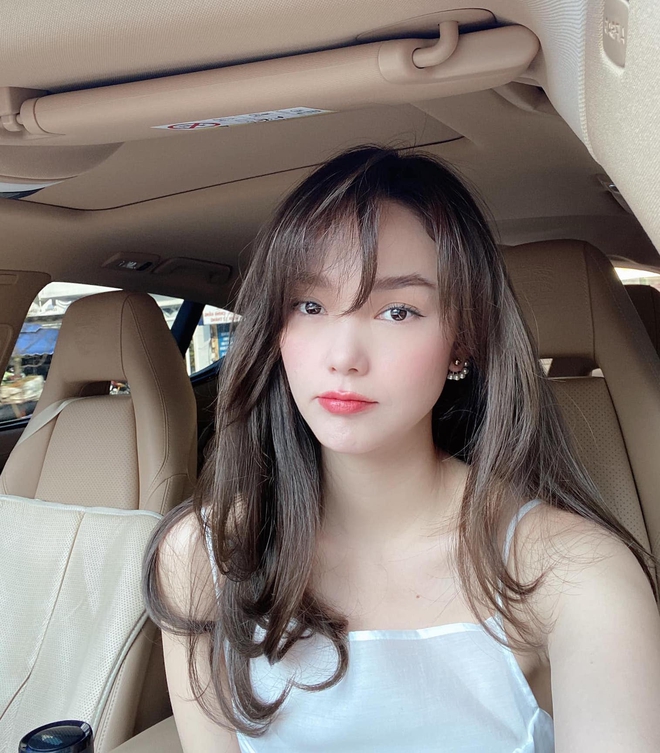 Minh Hằng lên cả báo Trung nhờ mái tóc gây sốt, nghe chính chủ kể khổ chuyện gội sấy mà đồng cảm ngay và luôn - Ảnh 1.