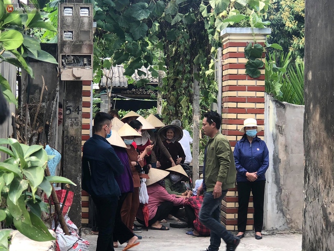 Quặn lòng đám tang của nữ sinh lớp 10 bị bạn trai bóp cổ đến chết, người thân ngã quỵ trên đường đưa tiễn - Ảnh 5. Quặn lòng đám tang của nữ sinh lớp 10 bị bạn trai bóp cổ đến chết, người thân ngã quỵ trên đường đưa tiễn - Ảnh 5.