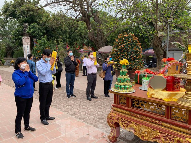 Lần đầu ti&ecirc;n đền Trần vắng nhất trong hơn 30 năm qua, ph&aacute;t ấn theo c&aacute;ch đặc biệt - Ảnh 16.