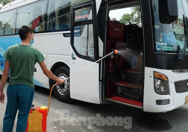 B&igrave;nh Dương: B&agrave;n giao 11 người Trung Quốc nhập cảnh tr&aacute;i ph&eacute;p cho c&ocirc;ng an xử l&yacute; - Ảnh 3.