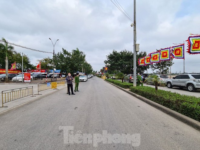 Lần đầu ti&ecirc;n đền Trần vắng nhất trong hơn 30 năm qua, ph&aacute;t ấn theo c&aacute;ch đặc biệt - Ảnh 5.