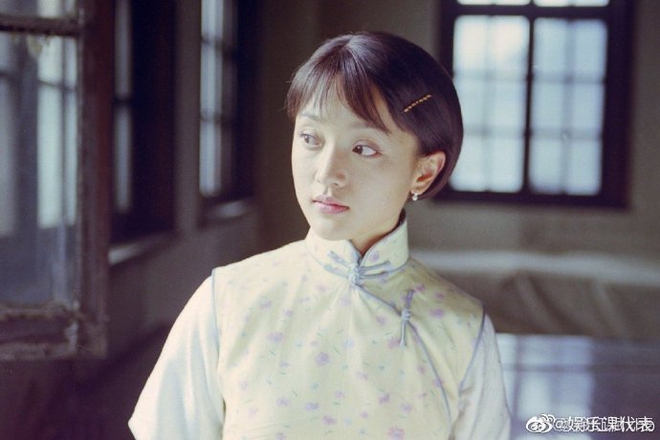 Ngẩn ngơ tạo hình thi sĩ Châu Tấn 21 năm trước, để kiểu tóc Chaiko vẫn bùng nổ visual - Ảnh 1.