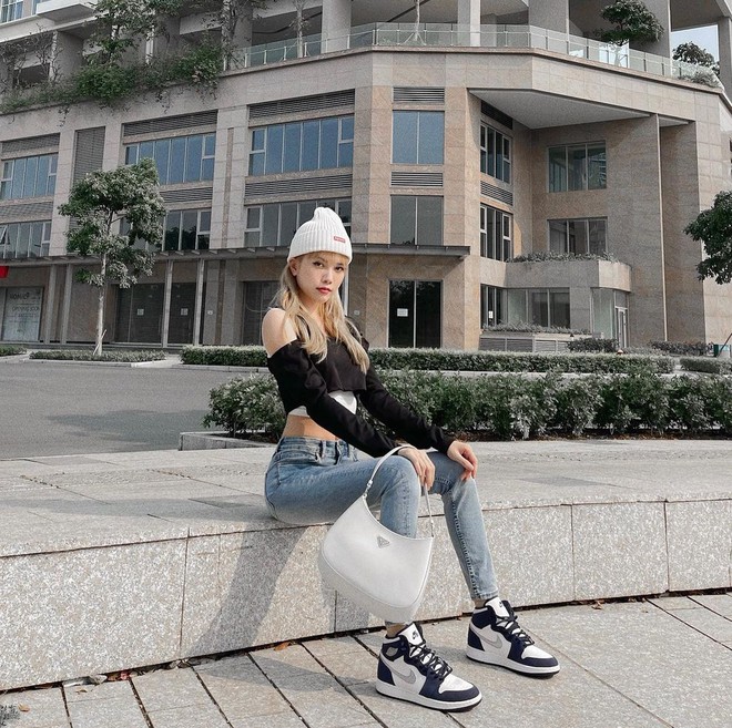Hậu "lời nguyền đại sứ", Prada vẫn hot ầm ầm nhờ chiếc túi lấy lòng mỹ nhân khắp nơi, sao nữ Việt dùng cũng siêu nhiều - Ảnh 7.