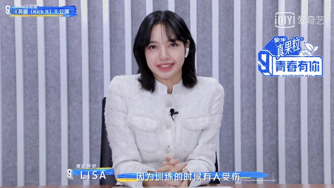 Bất ngờ vén tóc mái 200 tỷ” trên TXCB, Lisa (BLACKPINK) trở thành mỹ nhân hot nhất Weibo hôm nay - Ảnh 6.