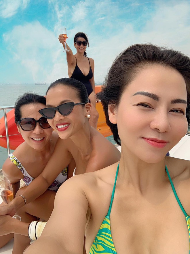 Ai chơi lại Thu Minh: U50 vẫn rất chăm diện bikini, khoe body bốc lửa v&ograve;ng n&agrave;o ra v&ograve;ng nấy - Ảnh 5.