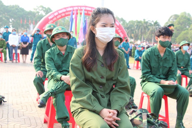 Nữ tân binh: Nghĩa vụ bảo vệ Tổ quốc không chỉ của riêng nam giới - Ảnh 2.