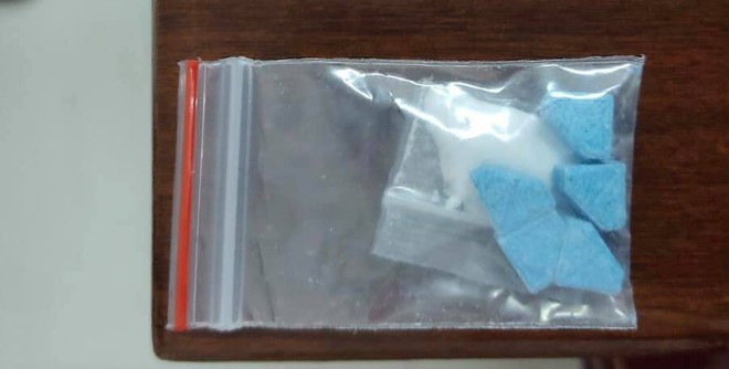 Nam thanh niên 21 tuổi bị bắt khi đang đi giao ma túy hộ cho bạn thân - Ảnh 4. Nam thanh niên 21 tuổi bị bắt khi đang đi giao ma túy hộ cho bạn thân - Ảnh 4.