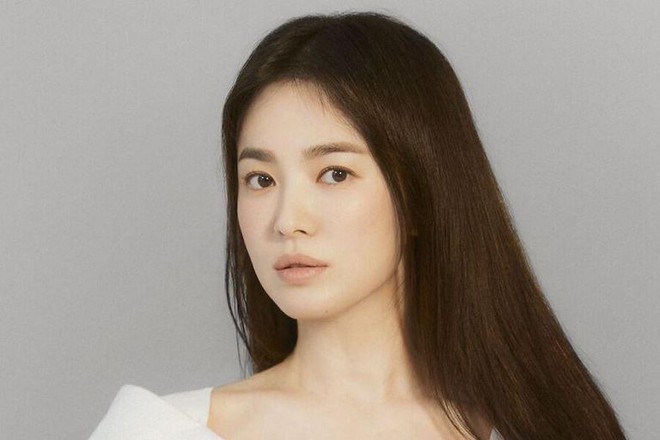 Báo Trung tung ảnh Dung Ma Ma hồi 26 tuổi, nhan sắc xinh đẹp cỡ nào mà bỗng được so với Song Hye Kyo? - Ảnh 4.