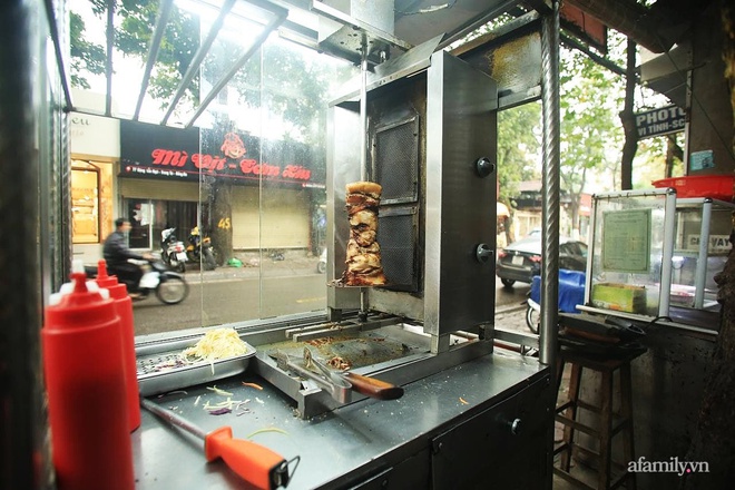 Quán bánh mì nem khoai nổi tiếng Hà Nội bị tố chế biến bẩn, khách đánh giá 1 sao tới tấp vì khoai cũ, cháy khét, mất vệ sinh nhưng chủ quán phản bác đầy bất ngờ - Ảnh 14.