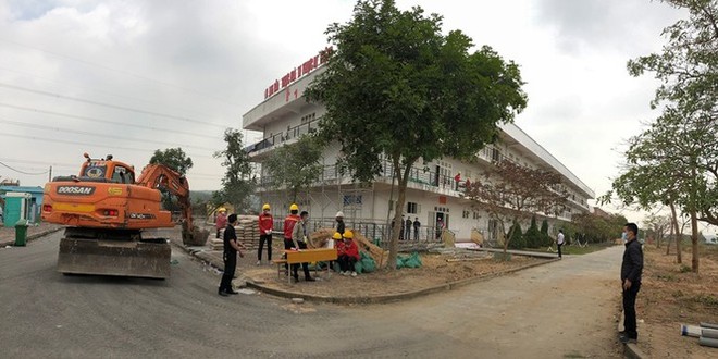 Gấp r&uacute;t x&acirc;y dựng Bệnh viện d&atilde; chiến số 3 ở th&agrave;nh phố Ch&iacute; Linh - Ảnh 1.