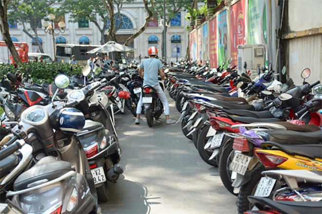Đi ăn m&agrave; bị thu tiền giữ xe th&igrave; d&ugrave; c&oacute; ngon đến mấy cũng kh&ocirc;ng c&oacute; lần 2 - Ảnh 2.