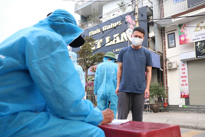 Diễn biến dịch Covid-19 ngày 4/2: Thêm 9 ca mắc mới; Nữ nhân viên ngân hàng ở Hà Nội dương tính - Ảnh 1.