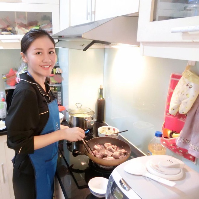 Căn hộ của Văn Mai Hương: G&oacute;c n&agrave;o sống ảo cũng lung linh, ri&ecirc;ng ph&ograve;ng thay đồ l&agrave; nơi c&oacute; ng&agrave;n lẻ một bức ảnh - Ảnh 7.