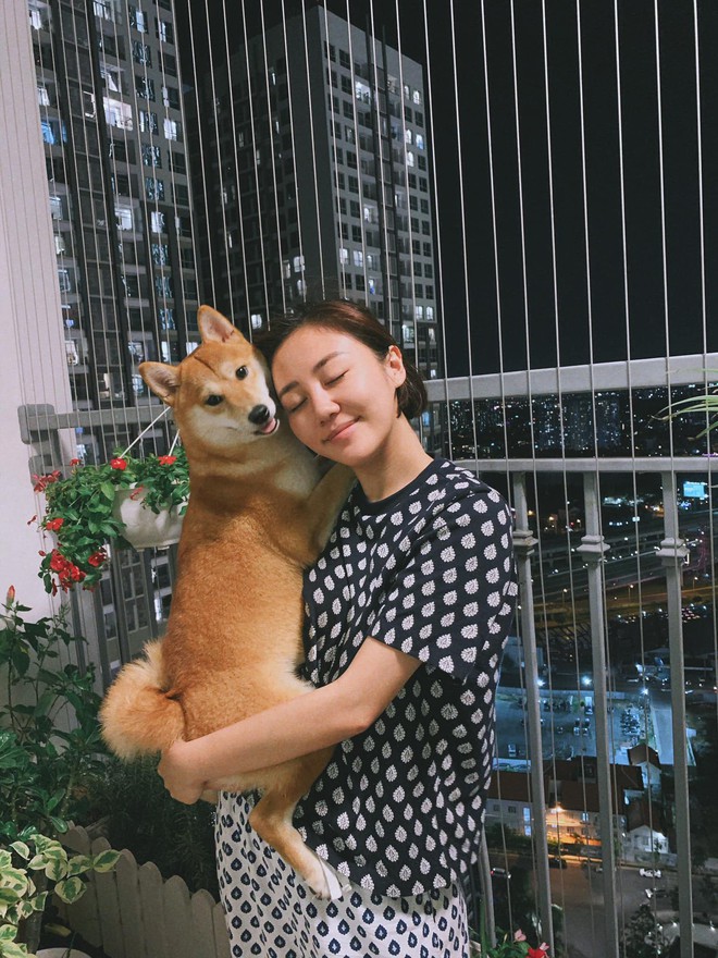 Căn hộ của Văn Mai Hương: G&oacute;c n&agrave;o sống ảo cũng lung linh, ri&ecirc;ng ph&ograve;ng thay đồ l&agrave; nơi c&oacute; ng&agrave;n lẻ một bức ảnh - Ảnh 2.