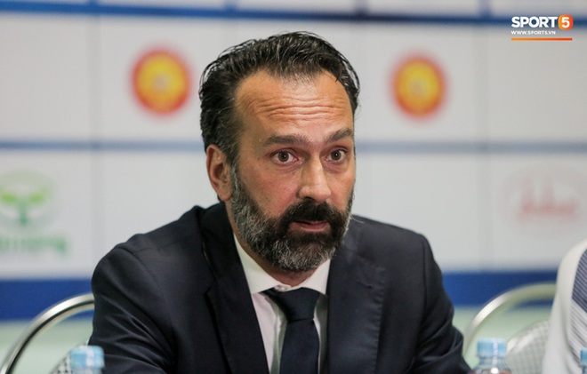 FIFA b&aacute;c đơn kh&aacute;ng c&aacute;o, Thanh H&oacute;a sẽ bị cấm thi đấu nếu kh&ocirc;ng đền tiền cho HLV ch&acirc;u &Acirc;u - Ảnh 1.