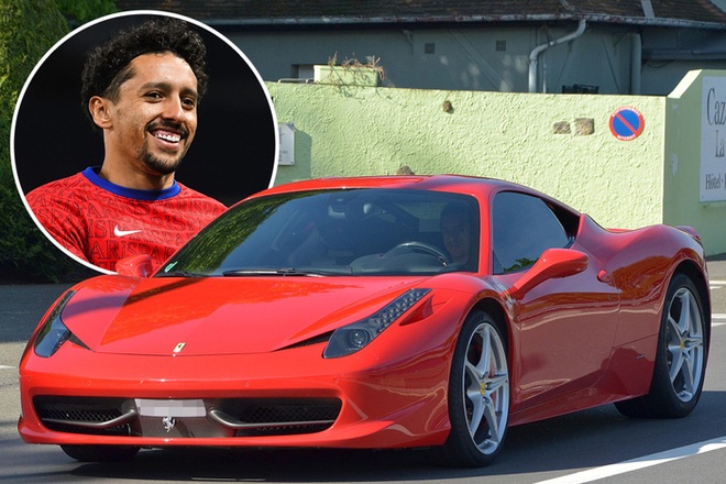 Để si&ecirc;u xe Ferrari phủ bụi, anh ch&agrave;ng triệu ph&uacute; s&acirc;n cỏ vẫn thường l&oacute;c c&oacute;c vẫy taxi v&agrave; l&yacute; do bất ngờ đằng sau - Ảnh 1.