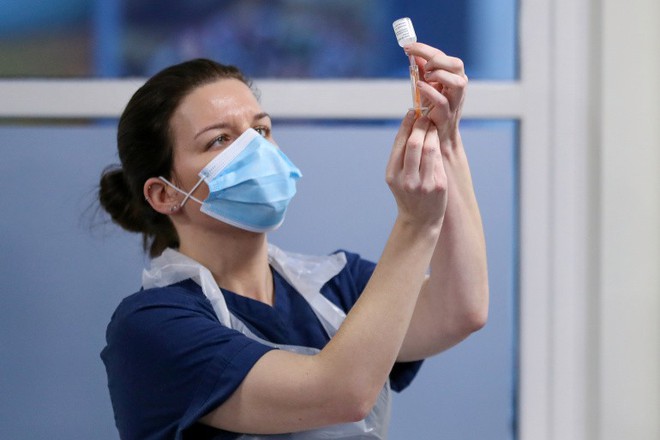 Vắc-xin Pfizer c&oacute; thể hiệu quả với virus biến chủng ở Anh - Ảnh 1.