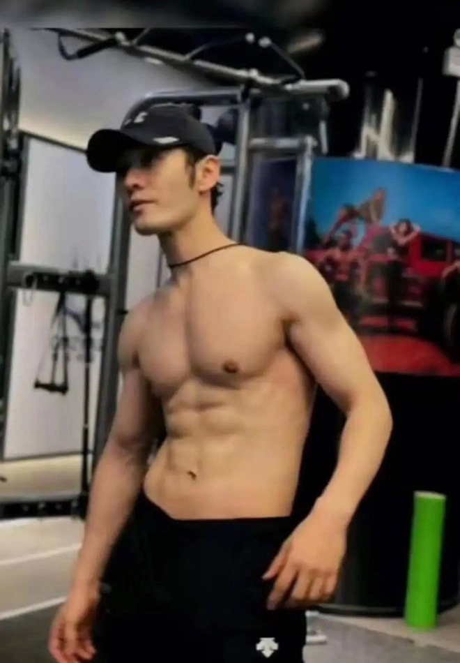 Body 6 m&uacute;i hot h&ograve;n họt của Huỳnh Hiểu Minh đang g&acirc;y b&atilde;o Weibo: Ai d&aacute;m tin đ&acirc;y l&agrave; &ocirc;ng bố U45? - Ảnh 5.