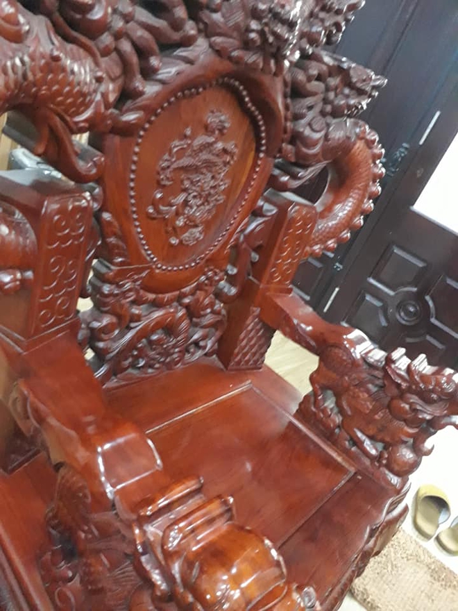 Cơn &aacute;c mộng mang t&ecirc;n vệ sinh đồ gỗ dịp Tết: D&ugrave;ng hết 4 g&oacute;i tăm b&ocirc;ng mới xử l&yacute; xong 1 chiếc ghế - Ảnh 2.