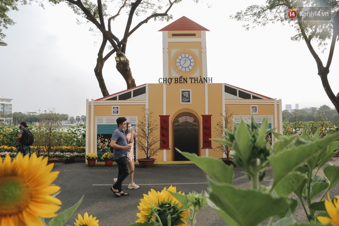 Cận cảnh đường hoa Tết Tân Sửu 2021 phong cách tối giản tại phố nhà giàu Sài Gòn - Ảnh 4. Cận cảnh đường hoa Tết Tân Sửu 2021 phong cách tối giản tại phố nhà giàu Sài Gòn - Ảnh 4.