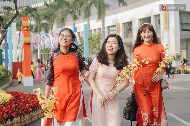 Cận cảnh đường hoa Tết Tân Sửu 2021 phong cách tối giản tại phố nhà giàu Sài Gòn - Ảnh 8. Cận cảnh đường hoa Tết Tân Sửu 2021 phong cách tối giản tại phố nhà giàu Sài Gòn - Ảnh 8.