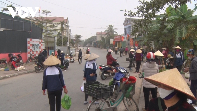 Hải Dương: Vẫn c&ograve;n t&igrave;nh trạng tập trung đ&ocirc;ng người tại TP. Ch&iacute; Linh - Ảnh 2.