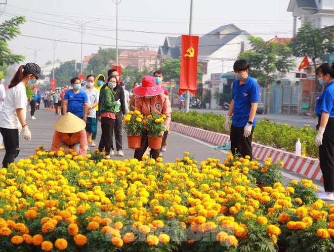 Những hình ảnh biết nói ở vùng dịch Bình Dương - Ảnh 2.
