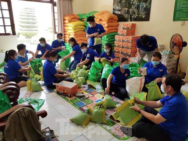 Những hình ảnh biết nói ở vùng dịch Bình Dương - Ảnh 4.