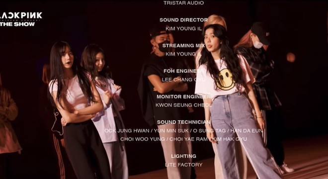 BLACKPINK bị ném đá vì chụp ảnh với dancer mà không đeo khẩu trang phòng dịch, fan lập tức phản dame cực thuyết phục - Ảnh 12.