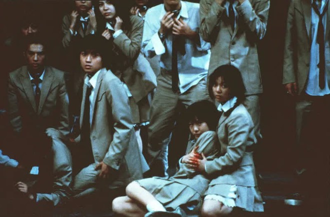 Tết căng não với 5 phim sinh tồn xịn xò nhất Nhật Bản: Hết ma sói kinh dị đến lớp học chết chóc, xem mà rén á! - Ảnh 9.