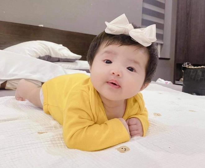 Đ&ocirc;ng Nhi h&aacute;t ru m&agrave; ngủ gục trước con, &Ocirc;ng Cao Thắng c&oacute; động th&aacute;i cực đ&aacute;ng y&ecirc;u khiến netizen rần rần - Ảnh 6.