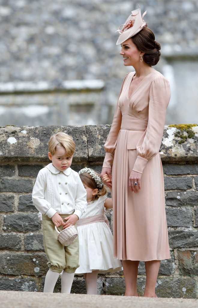 Đức Vua tương lai của Hoàng gia Anh: Những khoảnh khắc thần thái ngất trời của Hoàng tử bé George, mới 7 tuổi nhưng đã ra dáng anh cả - Ảnh 21.