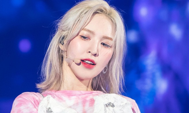 Wendy (Red Velvet) phải nẹp chặt hàm sau tai nạn ngã sân khấu, dưỡng thương nhưng vẫn chăm chỉ tập hát khiến producer cảm động - Ảnh 4.