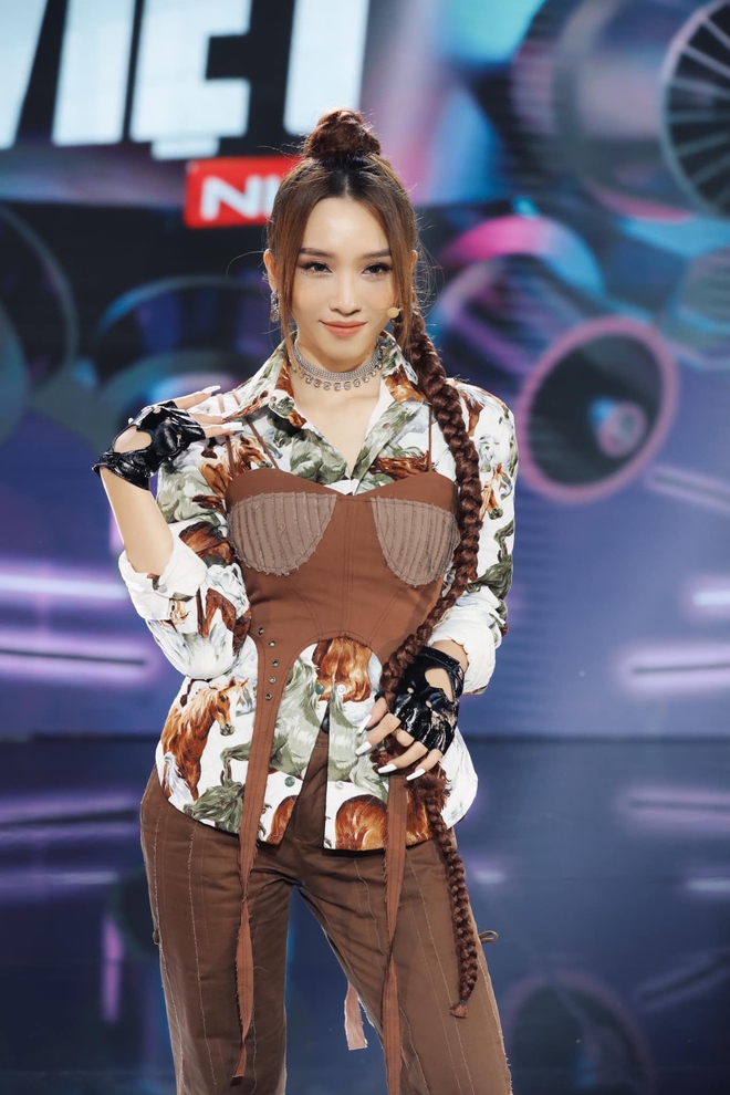 Màn quay lắc nhịp nhàng giúp Emily ẵm luôn giải Miss Audition, hội 9x sụt sùi nhớ thanh xuân nhưng chắc Gen Z không biết đâu! - Ảnh 8.