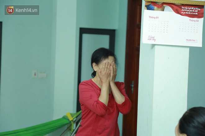 Ảnh: Người thân bật khóc xúc động khi nhắc lại khoảnh khắc con trai cứu sống bé gái 3 tuổi rơi từ tầng 12 - Ảnh 8. Ảnh: Người thân bật khóc xúc động khi nhắc lại khoảnh khắc con trai cứu sống bé gái 3 tuổi rơi từ tầng 12 - Ảnh 8.