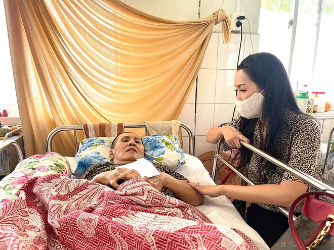 NS Hoàng Lan 7 tháng nằm trên giường bệnh không người thân chăm sóc, Trịnh Kim Chi xót xa kêu cứu giúp - Ảnh 2.