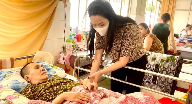 NS Hoàng Lan 7 tháng nằm trên giường bệnh không người thân chăm sóc, Trịnh Kim Chi xót xa kêu cứu giúp - Ảnh 3.