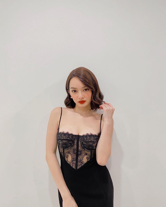 Trời h&ocirc;m nay c&oacute; n&oacute;ng cũng kh&ocirc;ng hot bằng body Kaity Nguyễn: Diện v&aacute;y b&oacute; s&aacute;t sexy cực, nhan sắc m&ecirc; chữ &ecirc; k&eacute;o d&agrave;i - Ảnh 3.