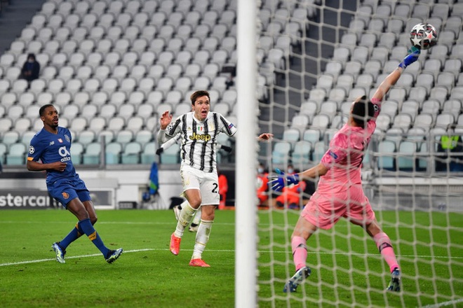 Ronaldo và Juventus đá hơn người 70 phút, thắng 3-2 vẫn bị loại khỏi Champions League - Ảnh 9.